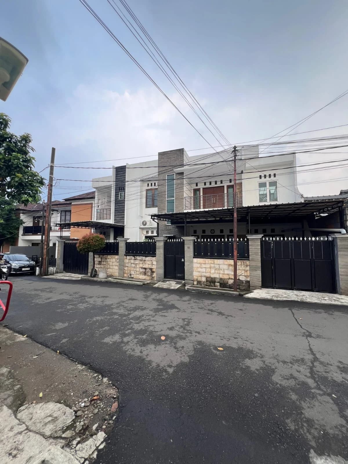 DIJUAL/DISEWAKAN RUMAH DEKAT KAMPUS UI   - Foto 1
