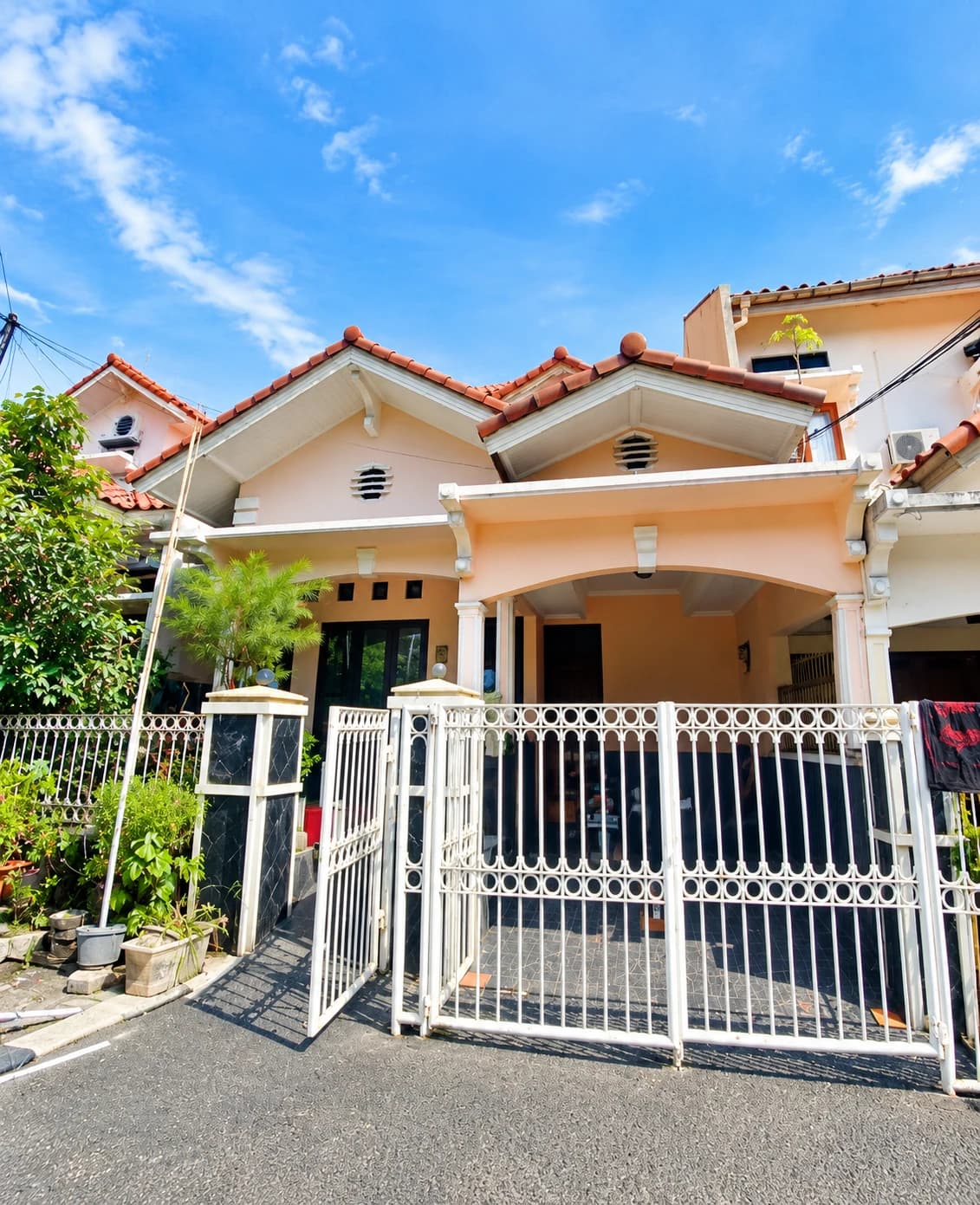 DISEWAKAN: RUMAH CANTIK PESONA KHAYANGAN (BLOK DF 5) - KOTA DEPOK - Foto 1